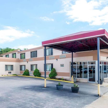 Hotel Super 8 By Wyndham Watertown/Cambridge/Boston Area Extérieur photo