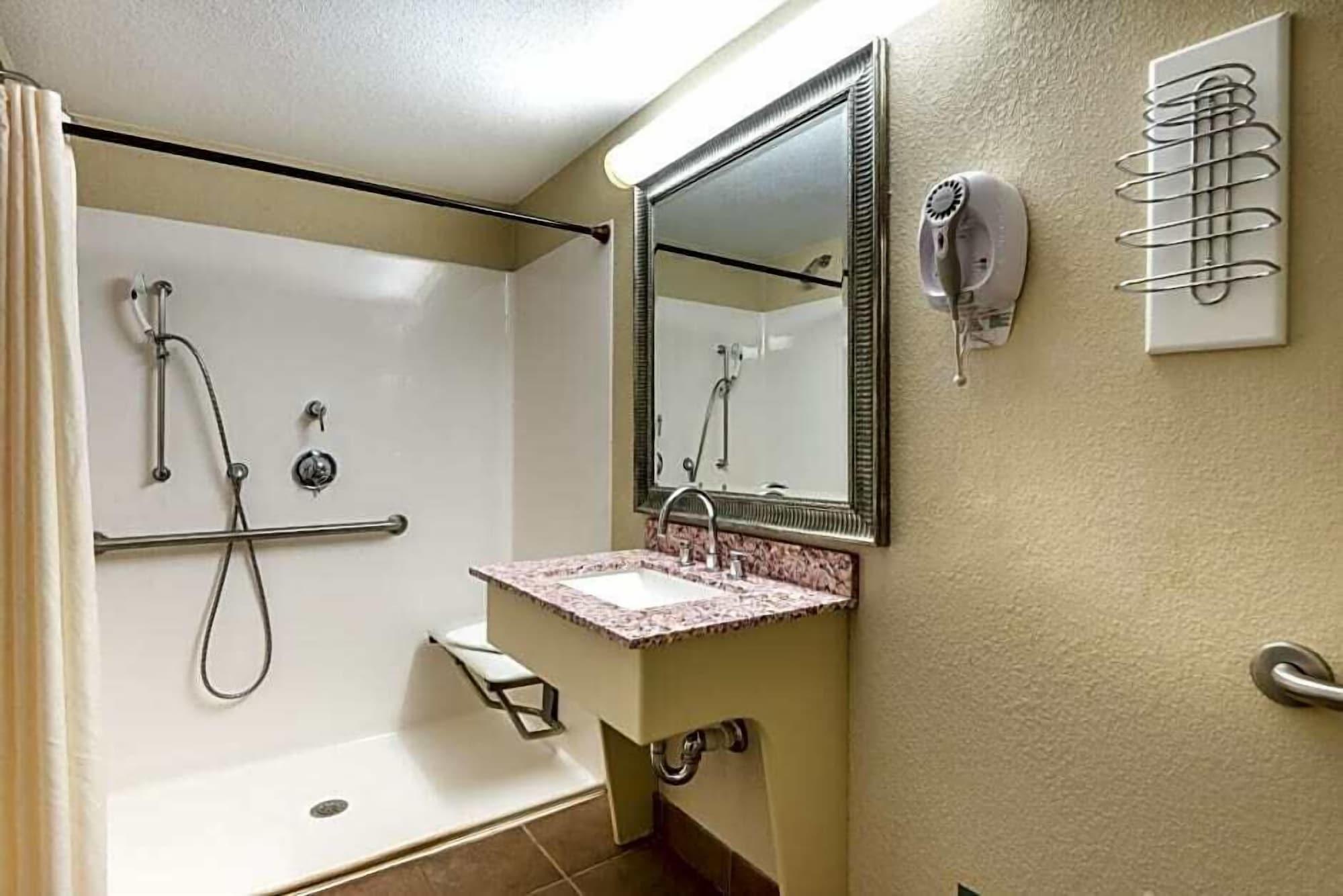 Hotel Super 8 By Wyndham Watertown/Cambridge/Boston Area Extérieur photo