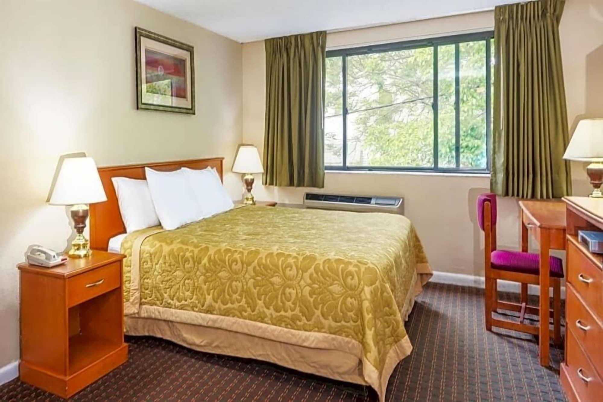 Hotel Super 8 By Wyndham Watertown/Cambridge/Boston Area Extérieur photo