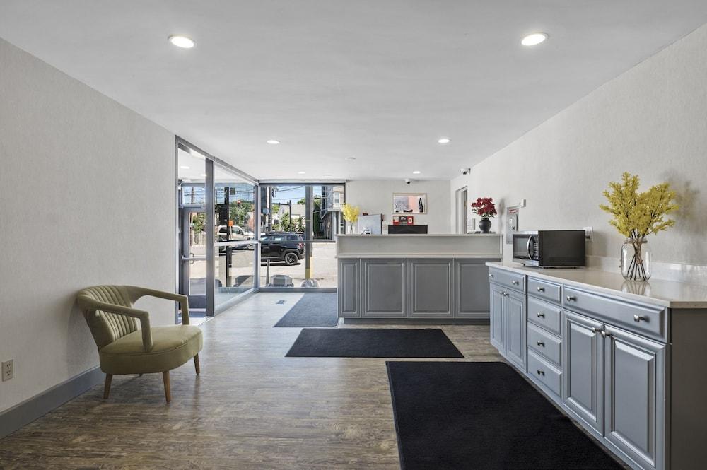Hotel Super 8 By Wyndham Watertown/Cambridge/Boston Area Extérieur photo