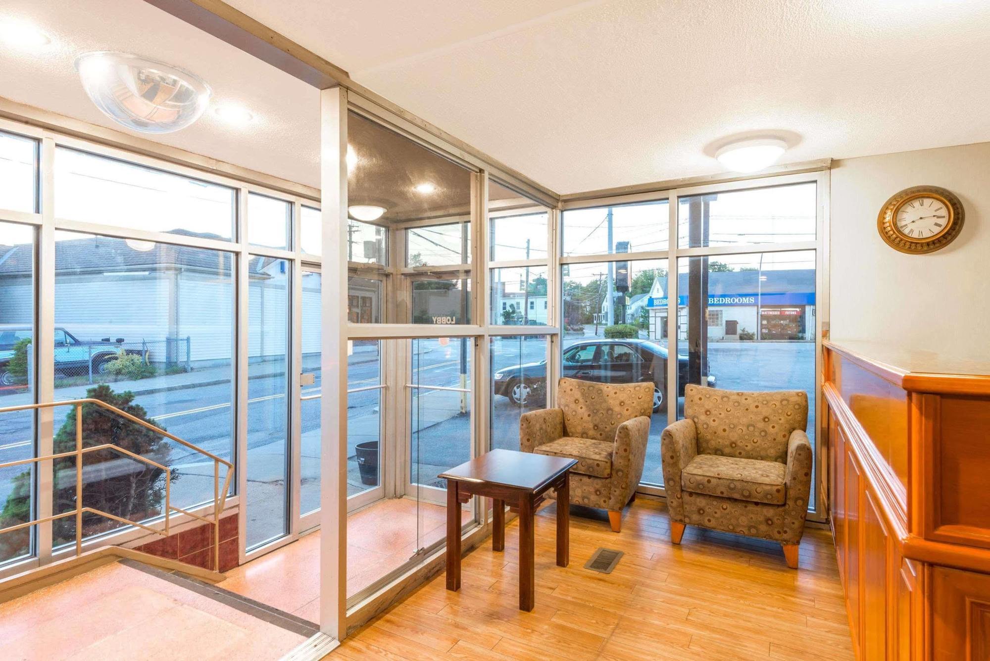 Hotel Super 8 By Wyndham Watertown/Cambridge/Boston Area Extérieur photo