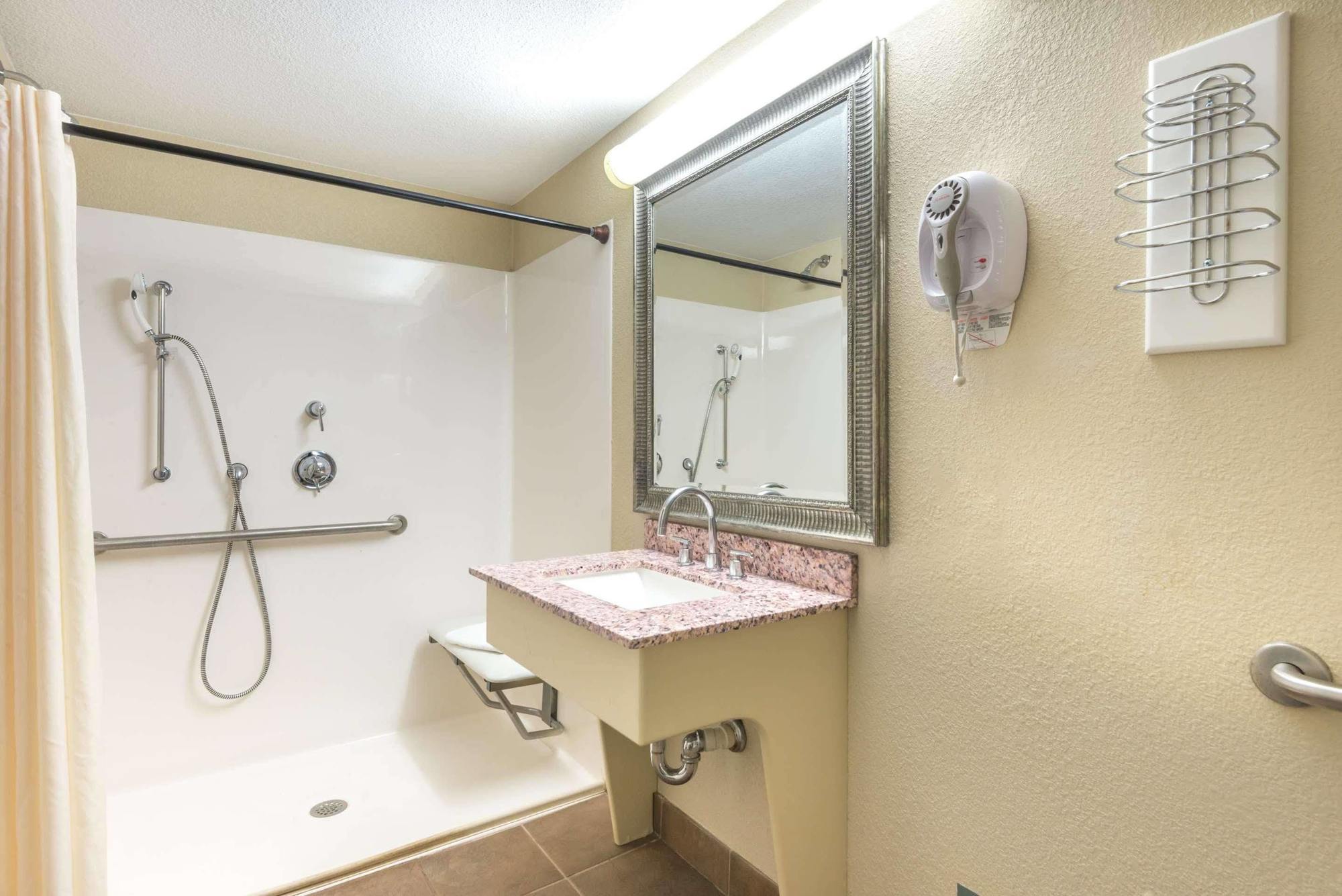 Hotel Super 8 By Wyndham Watertown/Cambridge/Boston Area Extérieur photo