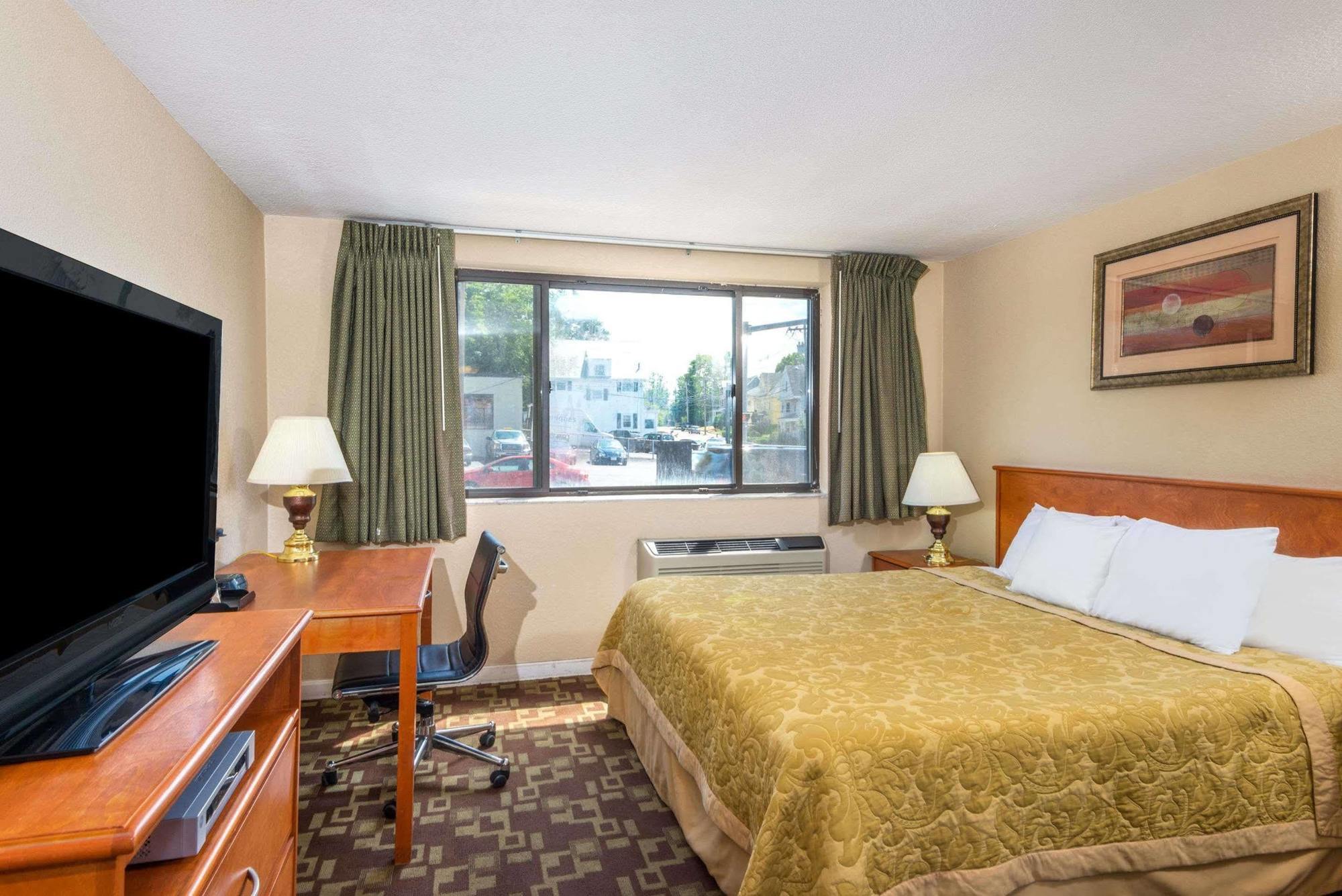 Hotel Super 8 By Wyndham Watertown/Cambridge/Boston Area Extérieur photo