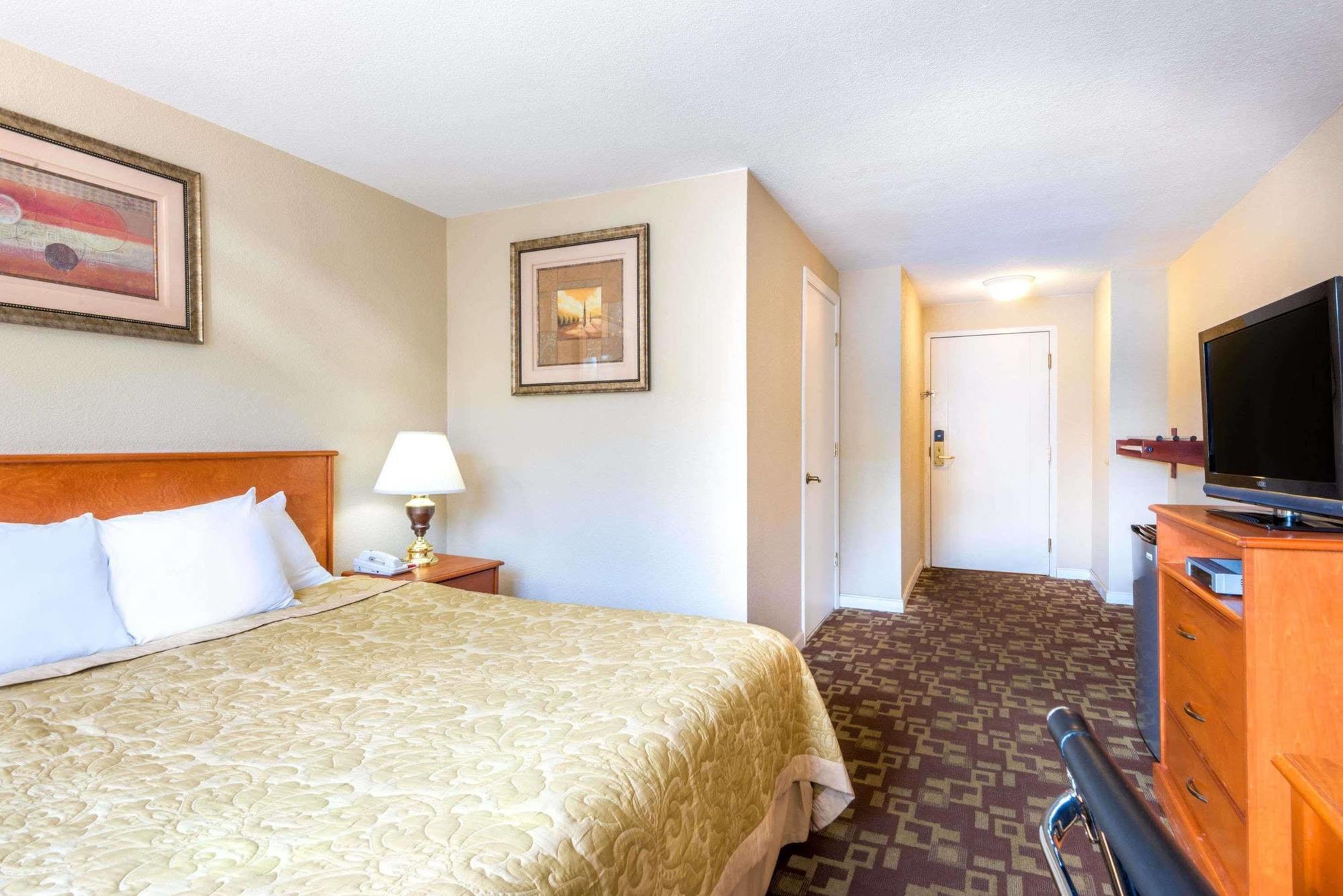Hotel Super 8 By Wyndham Watertown/Cambridge/Boston Area Extérieur photo