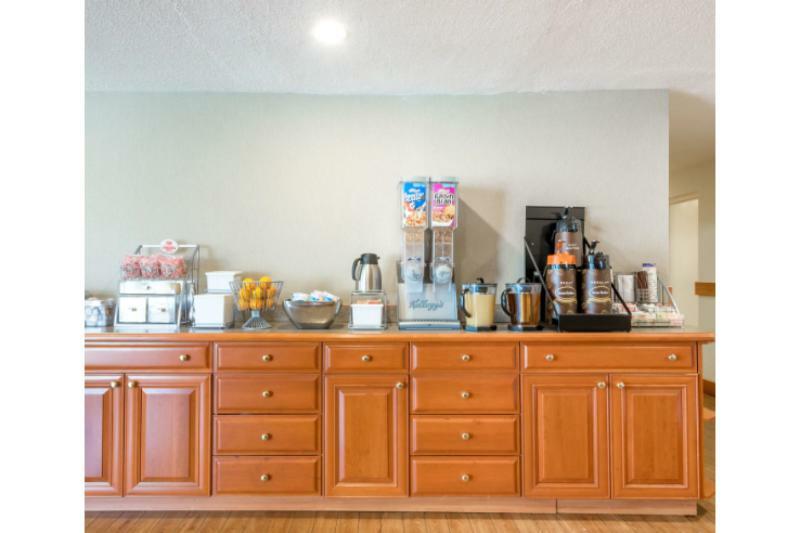 Hotel Super 8 By Wyndham Watertown/Cambridge/Boston Area Extérieur photo
